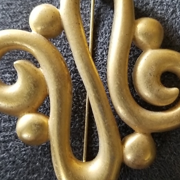 Pin - Picture 3 of 4